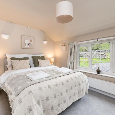 Central Malham, Sleeps 2, Private Hot Tub, Yoga Studio Exterior foto